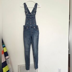 Free People Medium Wash Denim Overalls Wize 25